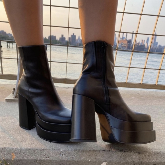 Steve Madden Shoes - Steve Madden Cobra Black Genuine Leather Platform Boots sz 11 Goth Chunky Stack